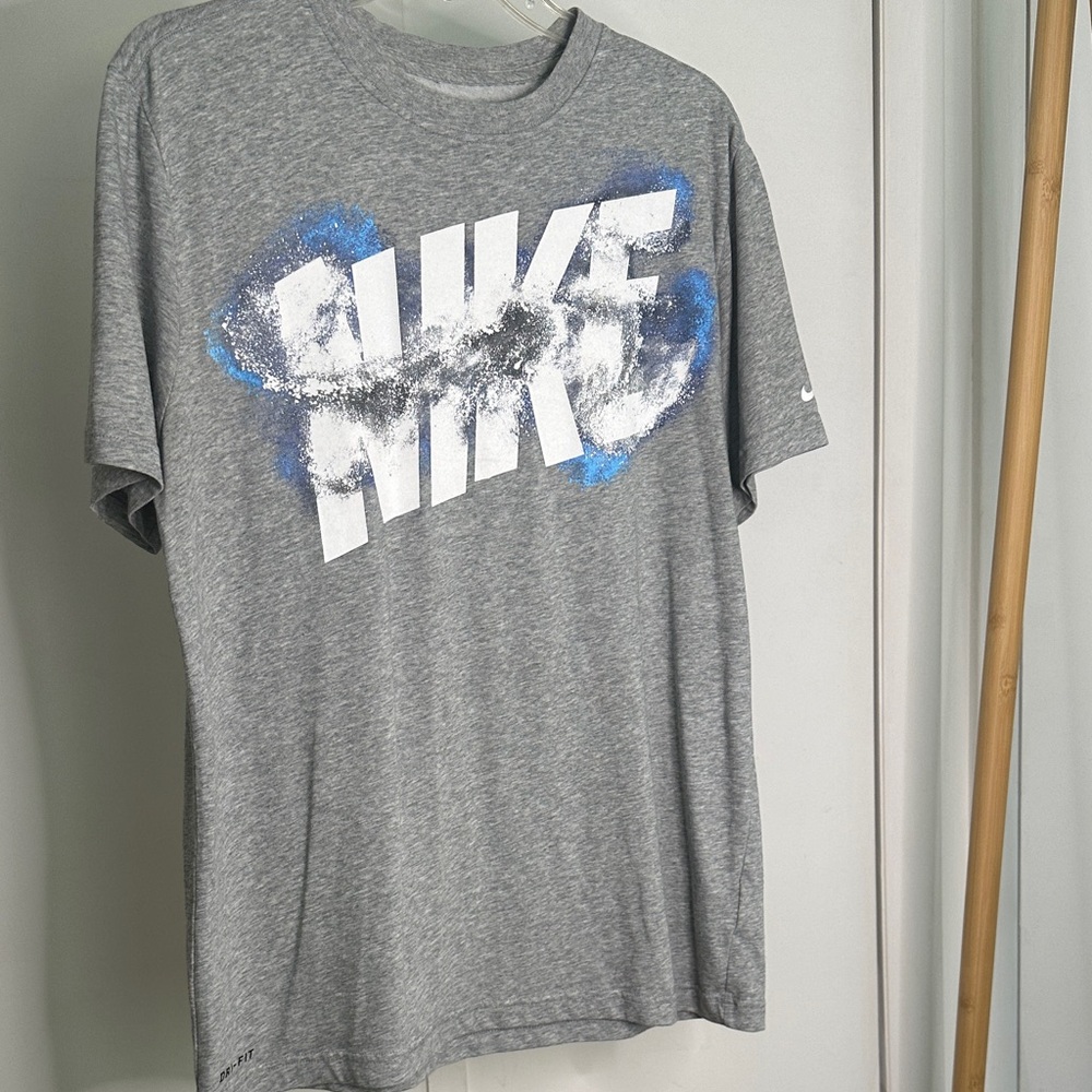 Nike‎ Gray and Blue Graphic Tee size large
